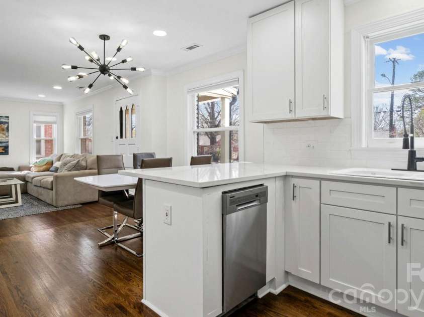3136 Mathis Drive, Charlotte, NC 28208.  MLS# CAR4355716, YatesRealty ID 24653. 