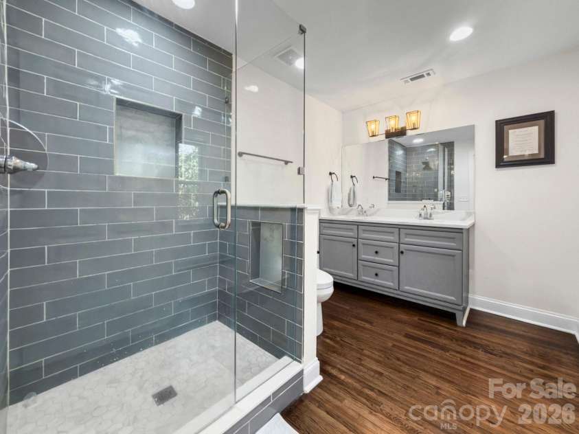 3136 Mathis Drive, Charlotte, NC 28208.  MLS# CAR4355716, YatesRealty ID 24653. 