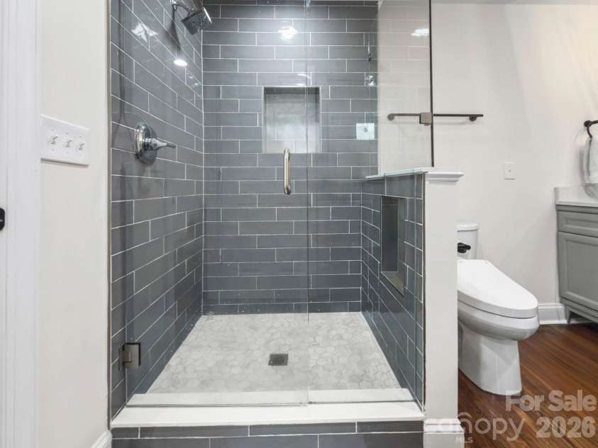 3136 Mathis Drive, Charlotte, NC 28208.  MLS# CAR4355716, YatesRealty ID 24653. 