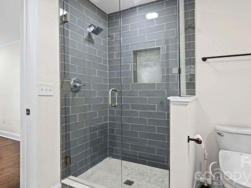 3136 Mathis Drive, Charlotte, NC 28208.  MLS# CAR4355716, YatesRealty ID 24653. 