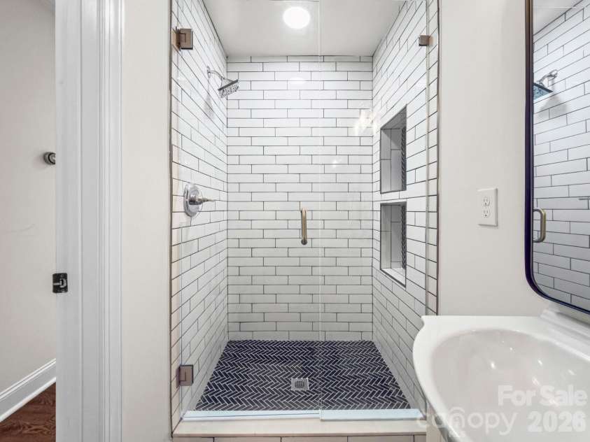 3136 Mathis Drive, Charlotte, NC 28208.  MLS# CAR4355716, YatesRealty ID 24653. 