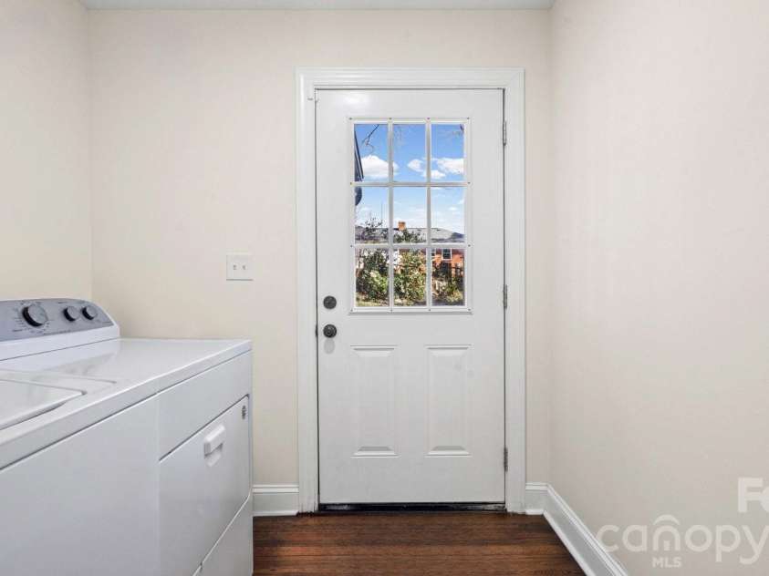 3136 Mathis Drive, Charlotte, NC 28208.  MLS# CAR4355716, YatesRealty ID 24653. 