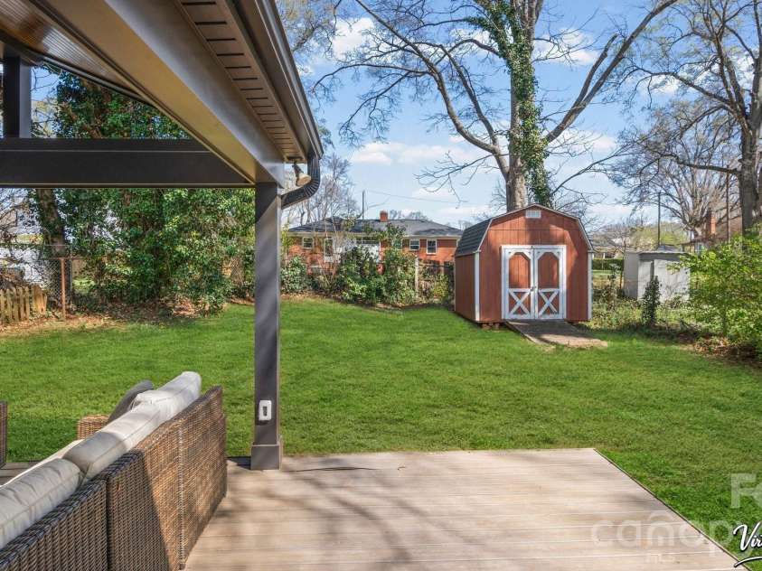 3136 Mathis Drive, Charlotte, NC 28208.  MLS# CAR4355716, YatesRealty ID 24653. 