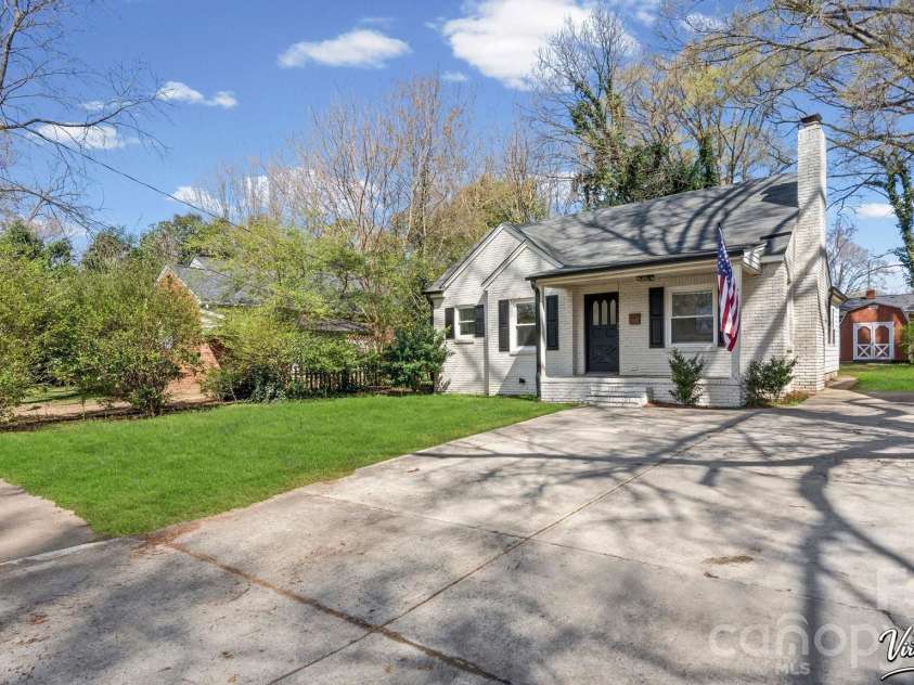 3136 Mathis Drive, Charlotte, NC 28208.  MLS# CAR4355716, YatesRealty ID 24653. 