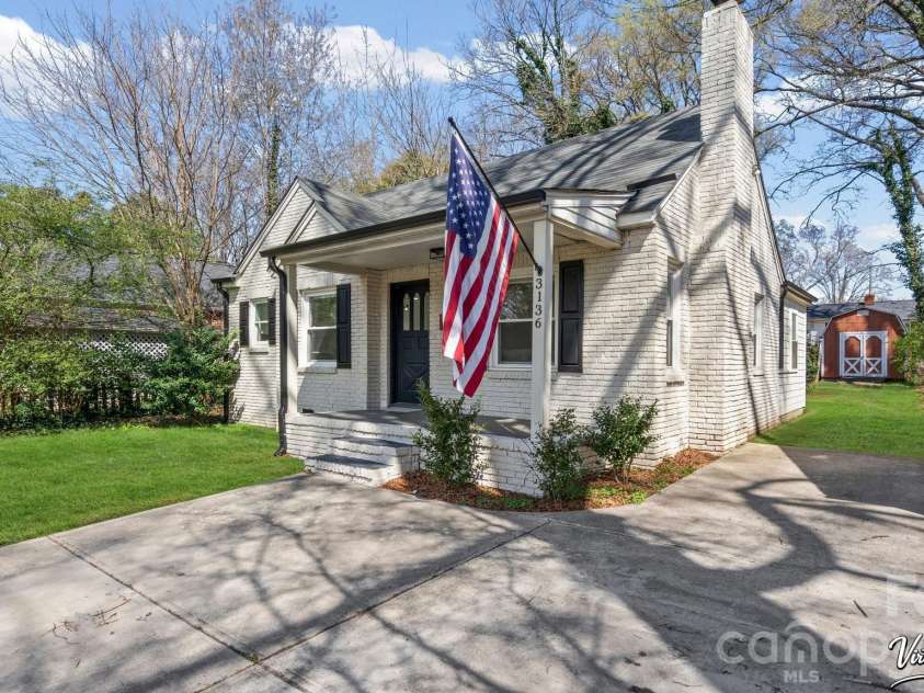 3136 Mathis Drive, Charlotte, NC 28208.  MLS# CAR4355716, YatesRealty ID 24653. 