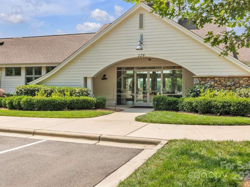 513 Meadow Ridge Drive, Belmont, NC 28012.  MLS# CAR4267860, YatesRealty ID 24654. Clubhouse