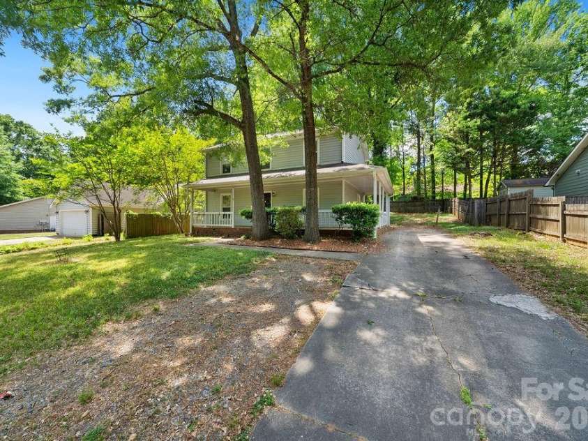 6719 Raeburn Lane, Charlotte, NC 28227.  MLS# CAR4377347, YatesRealty ID 24654. 