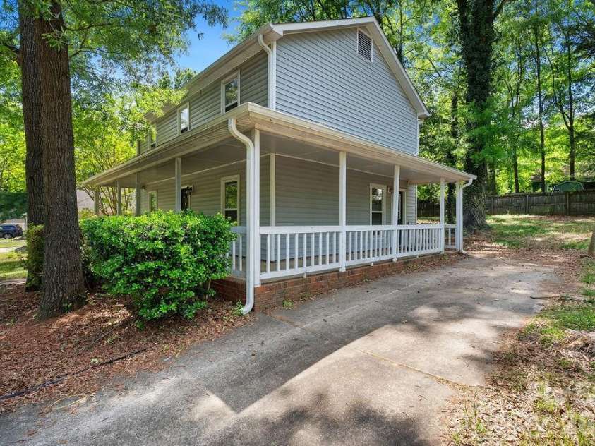 6719 Raeburn Lane, Charlotte, NC 28227.  MLS# CAR4377347, YatesRealty ID 24654. 
