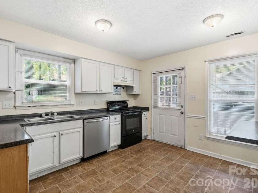 6719 Raeburn Lane, Charlotte, NC 28227.  MLS# CAR4377347, YatesRealty ID 24654. 