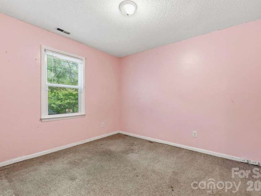 6719 Raeburn Lane, Charlotte, NC 28227.  MLS# CAR4377347, YatesRealty ID 24654. 