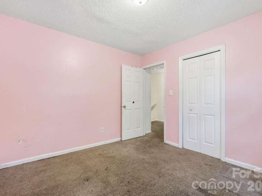 6719 Raeburn Lane, Charlotte, NC 28227.  MLS# CAR4377347, YatesRealty ID 24654. 