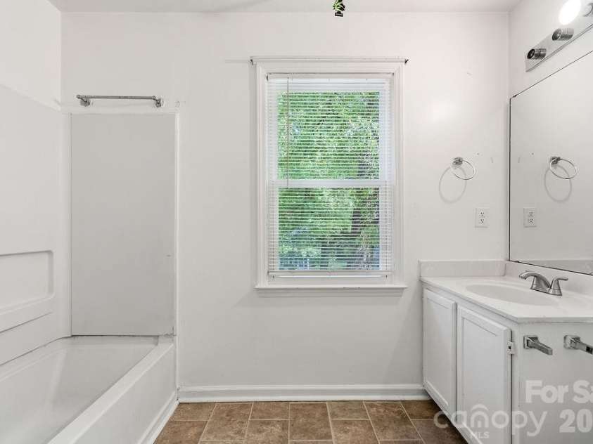 6719 Raeburn Lane, Charlotte, NC 28227.  MLS# CAR4377347, YatesRealty ID 24654. 