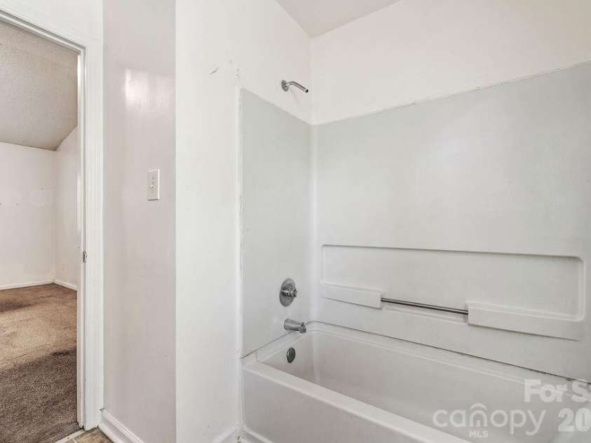 6719 Raeburn Lane, Charlotte, NC 28227.  MLS# CAR4377347, YatesRealty ID 24654. 