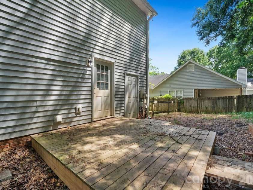 6719 Raeburn Lane, Charlotte, NC 28227.  MLS# CAR4377347, YatesRealty ID 24654. 