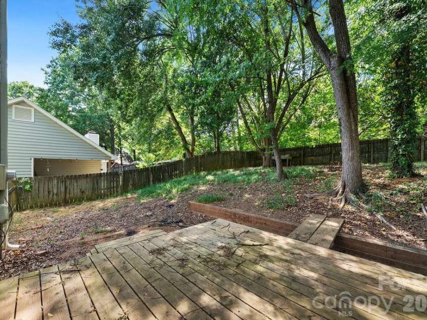 6719 Raeburn Lane, Charlotte, NC 28227.  MLS# CAR4377347, YatesRealty ID 24654. 