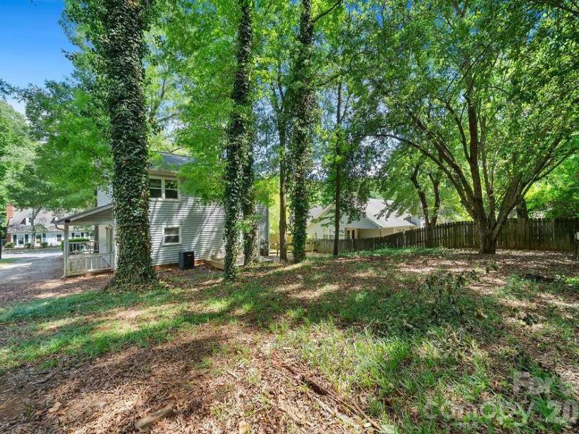 6719 Raeburn Lane, Charlotte, NC 28227.  MLS# CAR4377347, YatesRealty ID 24654. 