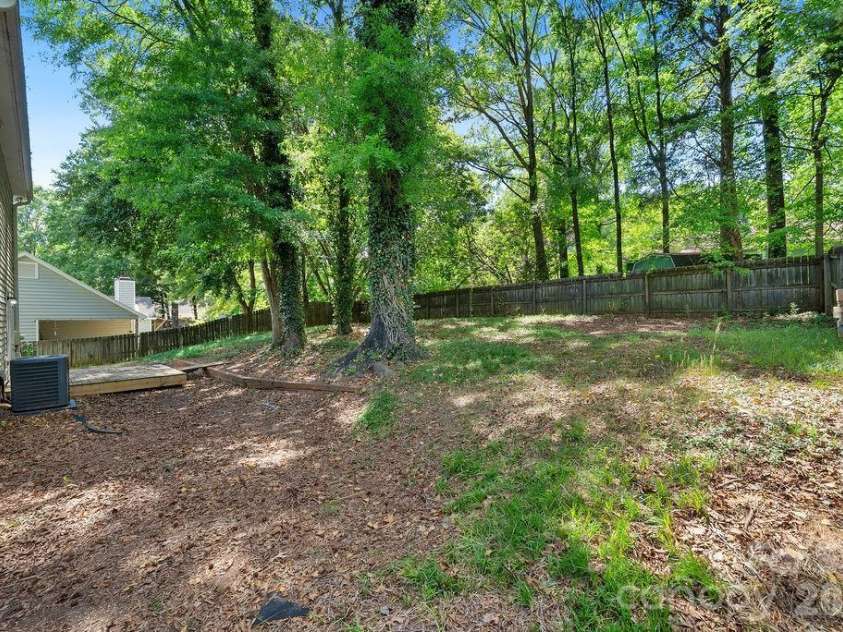 6719 Raeburn Lane, Charlotte, NC 28227.  MLS# CAR4377347, YatesRealty ID 24654. 