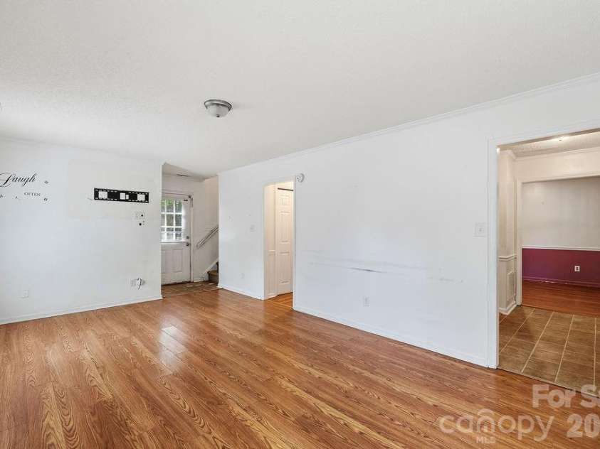 6719 Raeburn Lane, Charlotte, NC 28227.  MLS# CAR4377347, YatesRealty ID 24654. Living Room