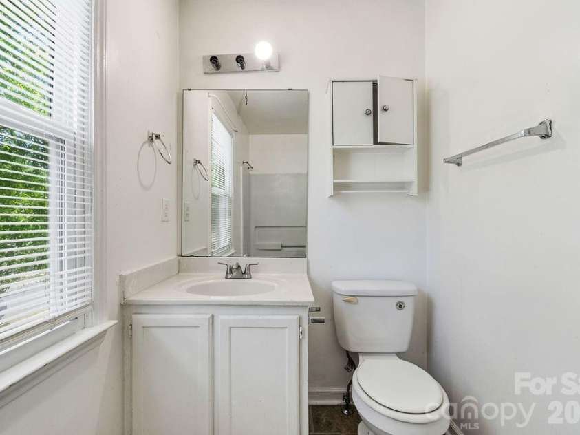 6719 Raeburn Lane, Charlotte, NC 28227.  MLS# CAR4377347, YatesRealty ID 24654. Primary Bathroom