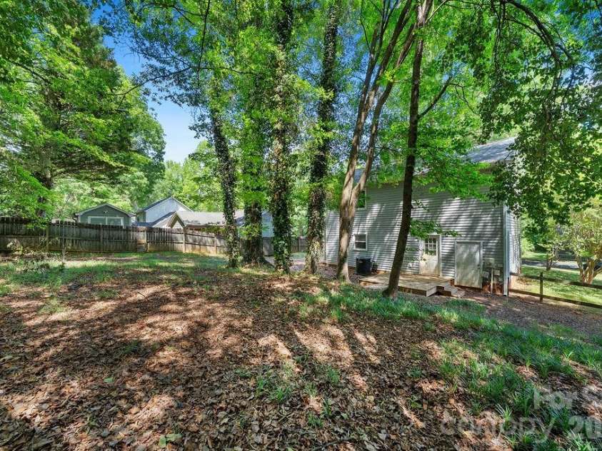 6719 Raeburn Lane, Charlotte, NC 28227.  MLS# CAR4377347, YatesRealty ID 24654. Private Back Yard