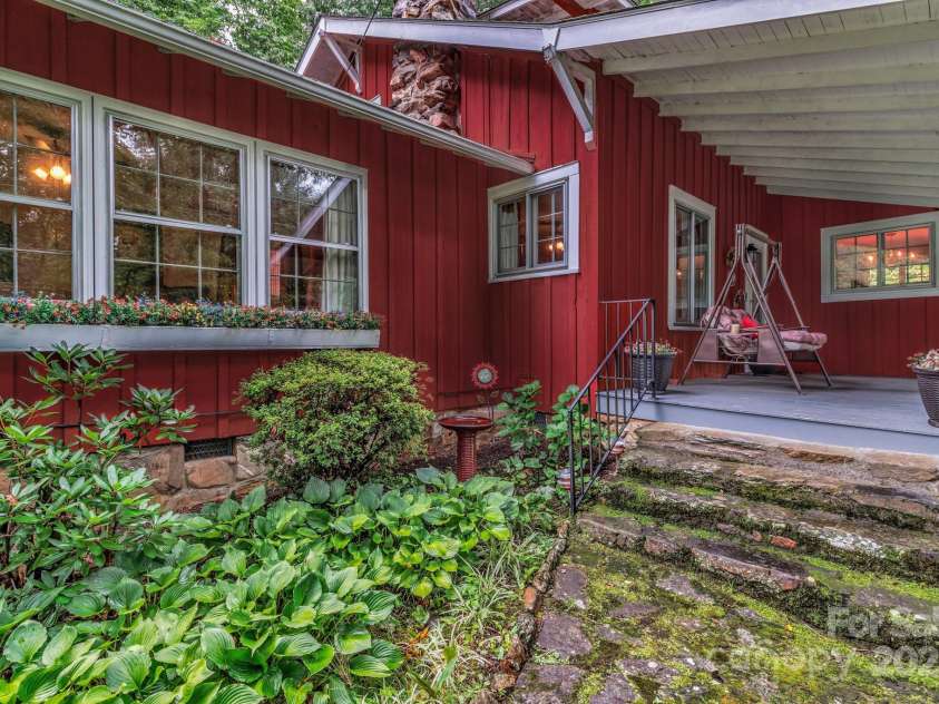 60 Meeks Road, Black Mountain, NC 28711.  MLS# CAR4269657, YatesRealty ID 24655. 