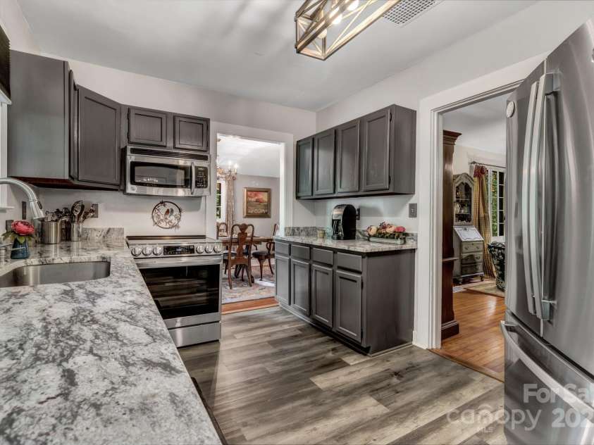 60 Meeks Road, Black Mountain, NC 28711.  MLS# CAR4269657, YatesRealty ID 24655. 