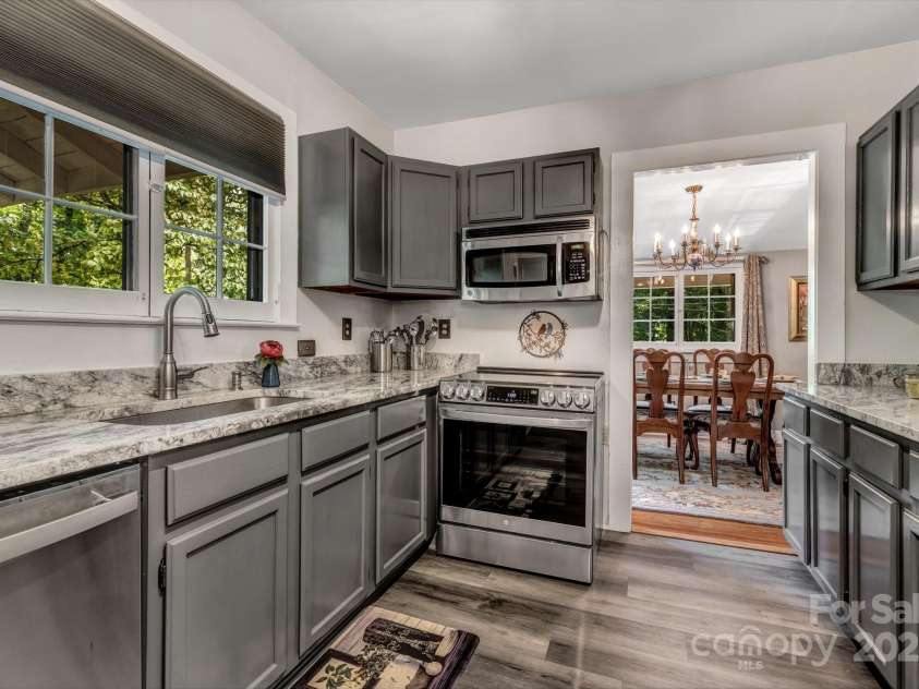 60 Meeks Road, Black Mountain, NC 28711.  MLS# CAR4269657, YatesRealty ID 24655. 
