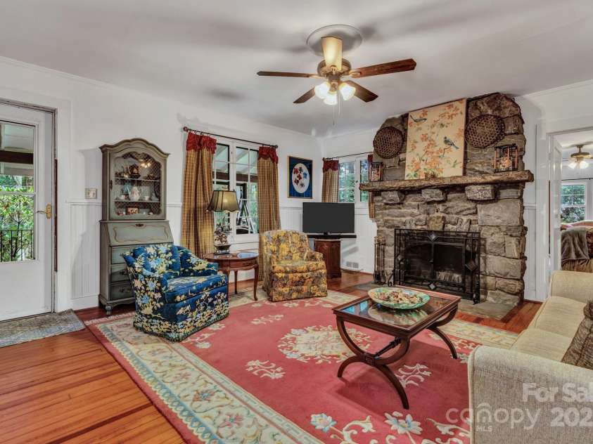 60 Meeks Road, Black Mountain, NC 28711.  MLS# CAR4269657, YatesRealty ID 24655. Great Room