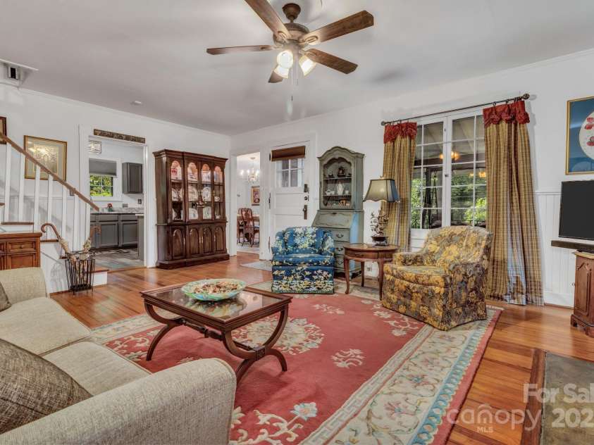 60 Meeks Road, Black Mountain, NC 28711.  MLS# CAR4269657, YatesRealty ID 24655. Great Room