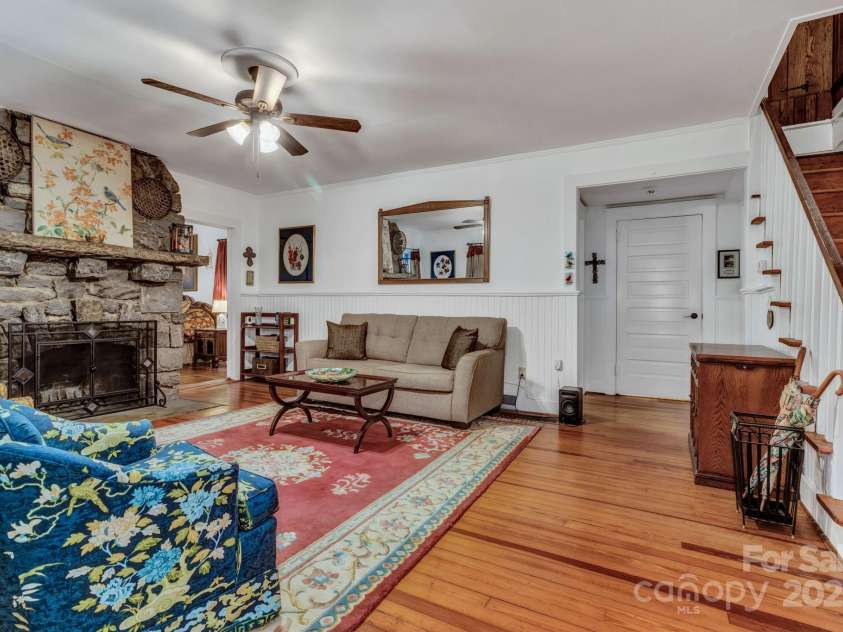 60 Meeks Road, Black Mountain, NC 28711.  MLS# CAR4269657, YatesRealty ID 24655. Great Room