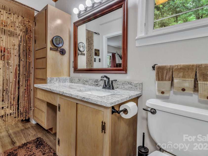60 Meeks Road, Black Mountain, NC 28711.  MLS# CAR4269657, YatesRealty ID 24655. Primary Bathroom