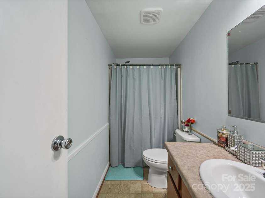 130 Benton Road, Kings Mountain, NC 28086.  MLS# CAR4273099, YatesRealty ID 24656. Bathroom 2