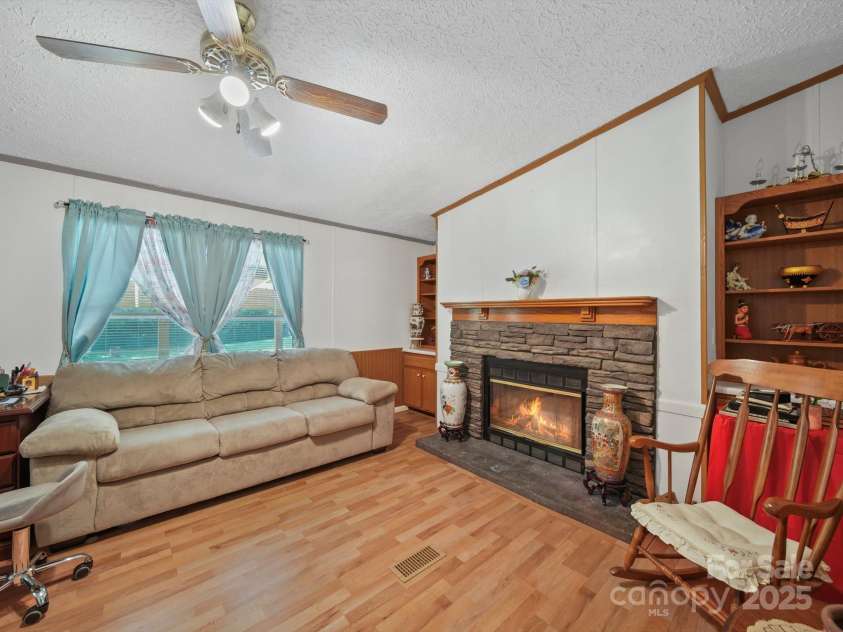 130 Benton Road, Kings Mountain, NC 28086.  MLS# CAR4273099, YatesRealty ID 24656. Den