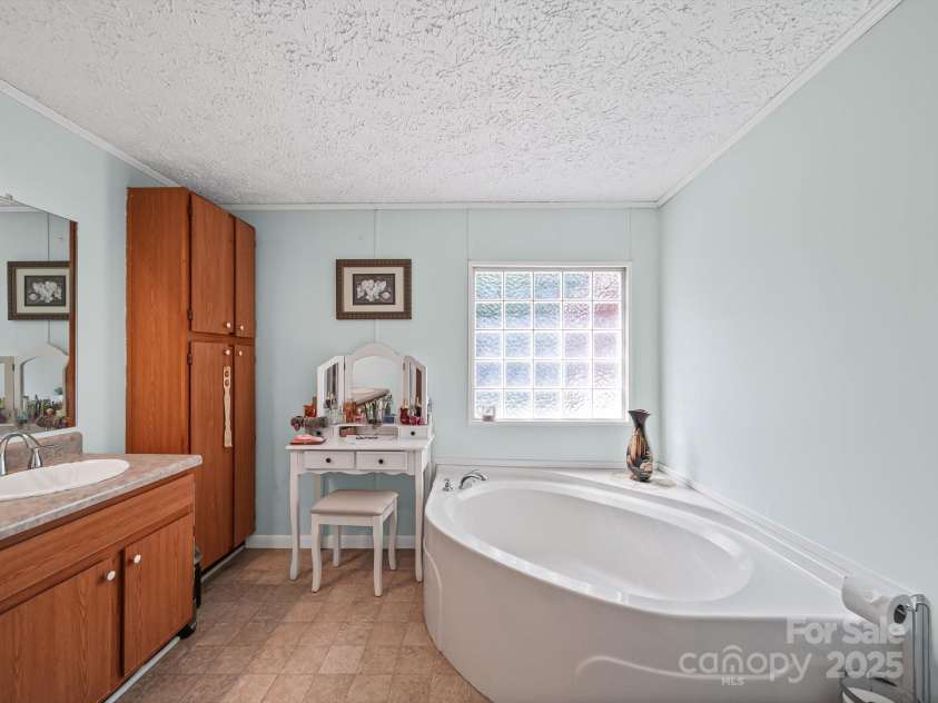 130 Benton Road, Kings Mountain, NC 28086.  MLS# CAR4273099, YatesRealty ID 24656. Primary bathroom