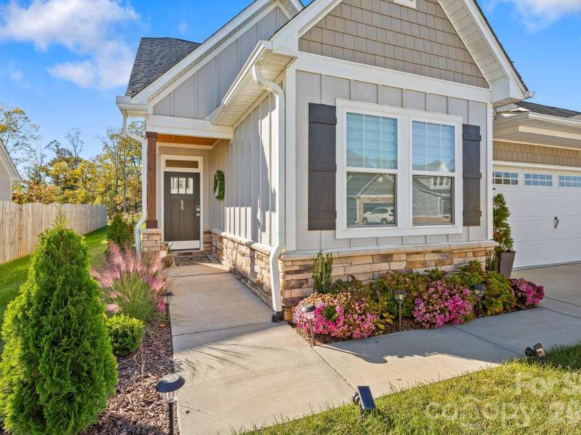 55 Christie Court, Fletcher, NC 28732.  MLS# CAR4377392, YatesRealty ID 24656. 