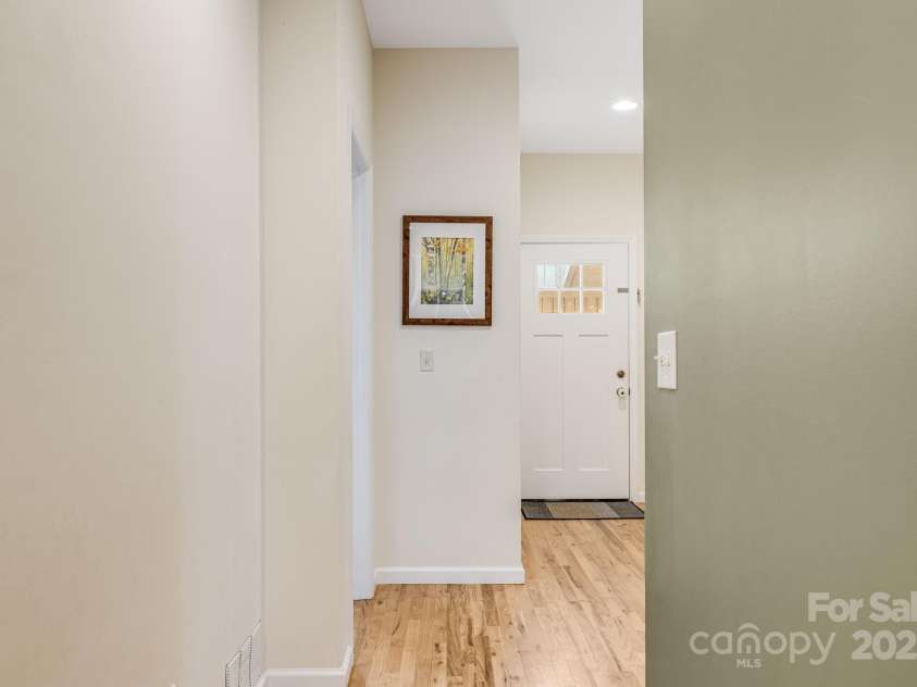 506 Hiawassee Avenue, Black Mountain, NC 28711.  MLS# CAR4265493, YatesRealty ID 24657. 