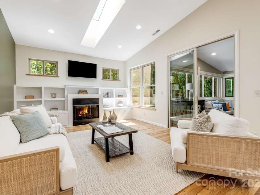 506 Hiawassee Avenue, Black Mountain, NC 28711.  MLS# CAR4265493, YatesRealty ID 24657. 