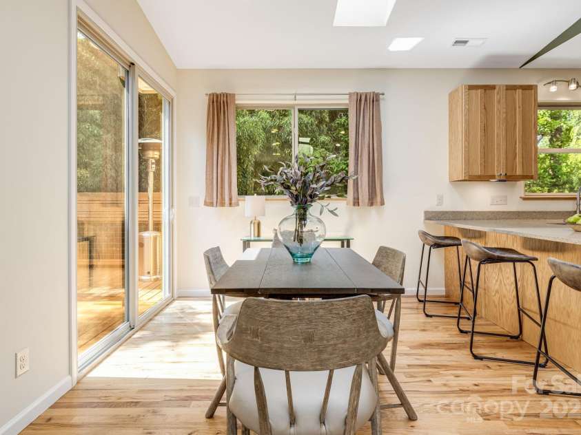 506 Hiawassee Avenue, Black Mountain, NC 28711.  MLS# CAR4265493, YatesRealty ID 24657. 