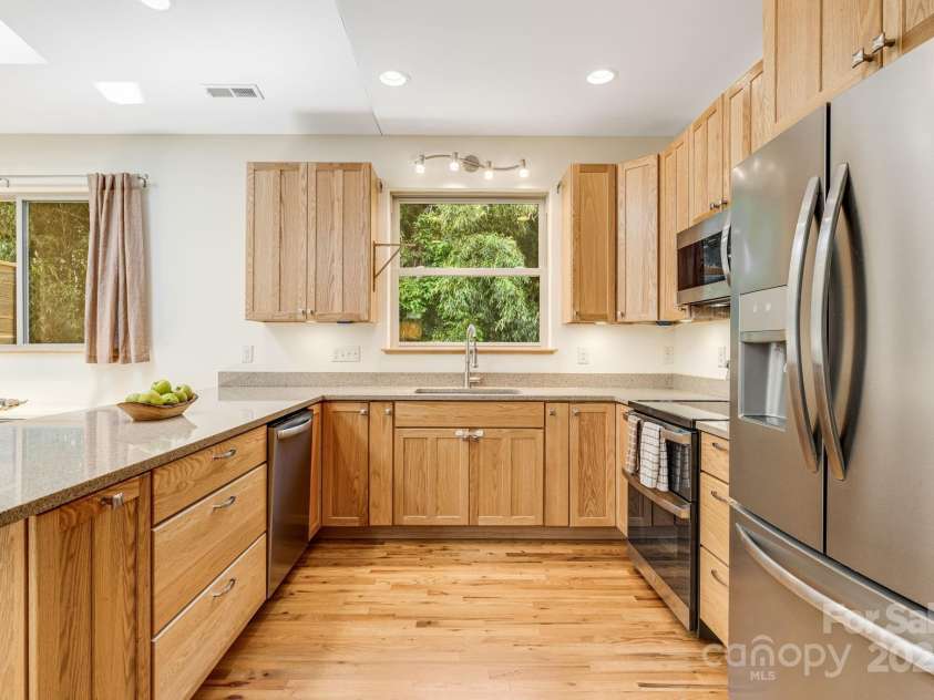 506 Hiawassee Avenue, Black Mountain, NC 28711.  MLS# CAR4265493, YatesRealty ID 24657. 