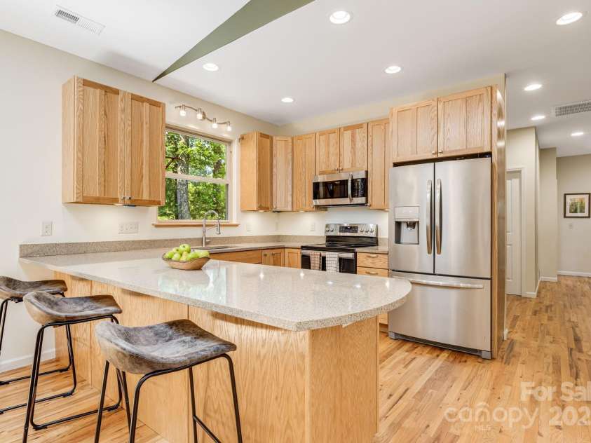 506 Hiawassee Avenue, Black Mountain, NC 28711.  MLS# CAR4265493, YatesRealty ID 24657. 