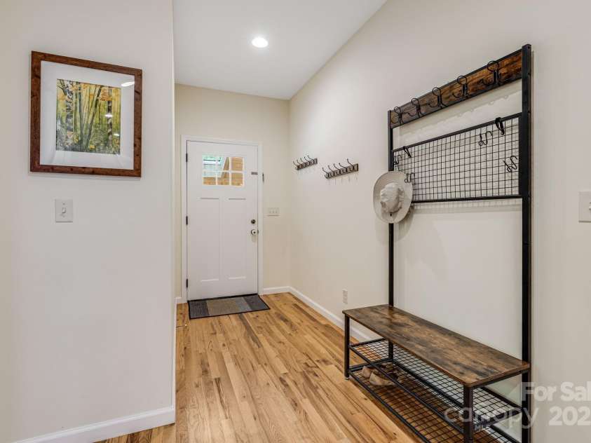 506 Hiawassee Avenue, Black Mountain, NC 28711.  MLS# CAR4265493, YatesRealty ID 24657. 