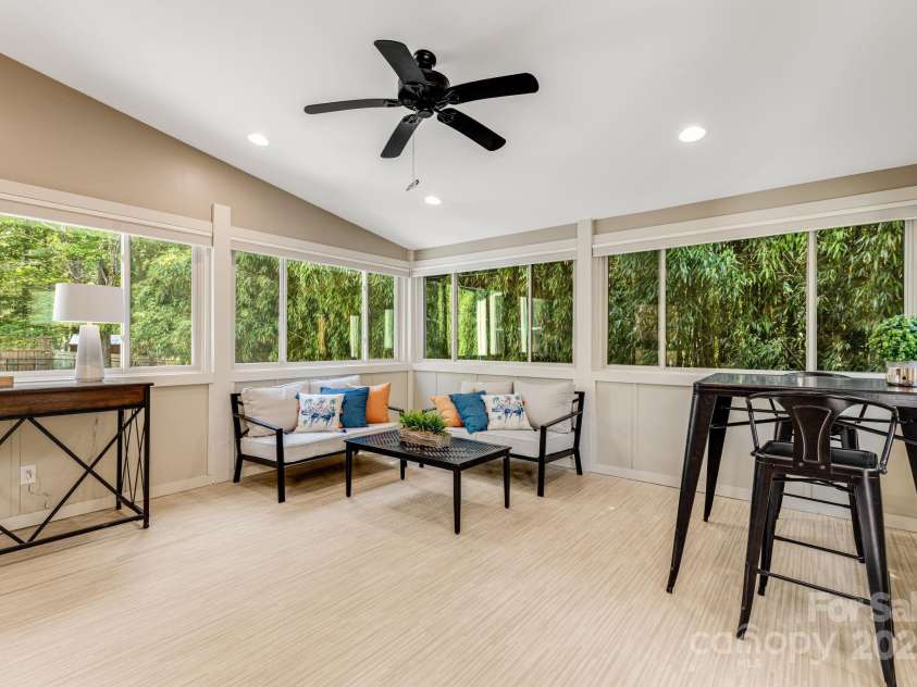 506 Hiawassee Avenue, Black Mountain, NC 28711.  MLS# CAR4265493, YatesRealty ID 24657. 