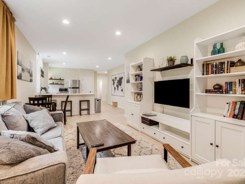 506 Hiawassee Avenue, Black Mountain, NC 28711.  MLS# CAR4265493, YatesRealty ID 24657. 