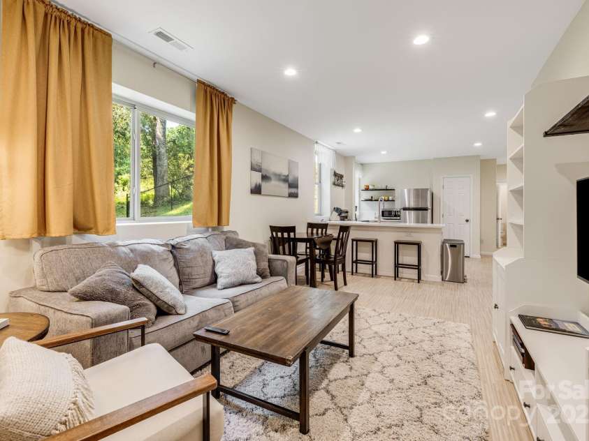 506 Hiawassee Avenue, Black Mountain, NC 28711.  MLS# CAR4265493, YatesRealty ID 24657. 