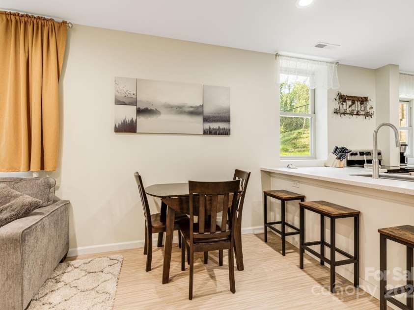 506 Hiawassee Avenue, Black Mountain, NC 28711.  MLS# CAR4265493, YatesRealty ID 24657. 