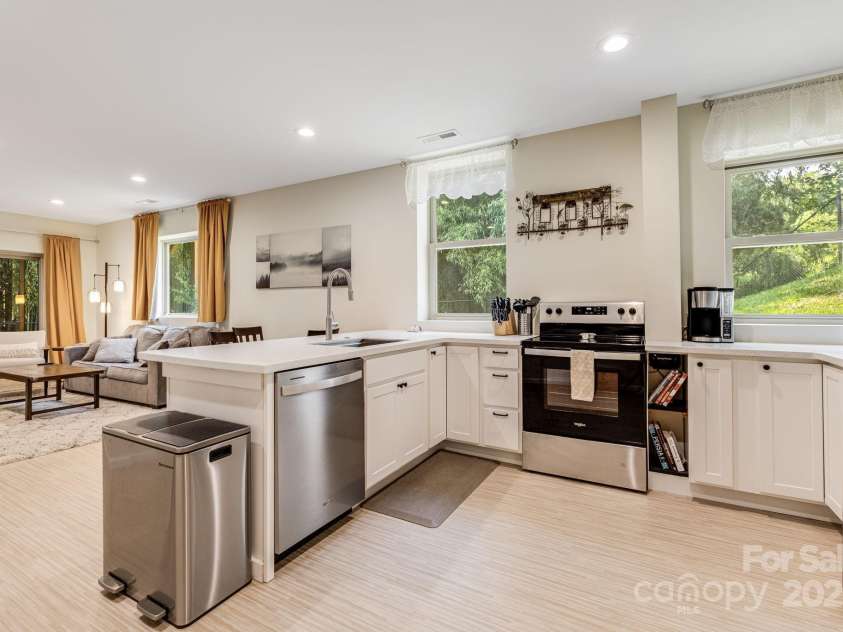 506 Hiawassee Avenue, Black Mountain, NC 28711.  MLS# CAR4265493, YatesRealty ID 24657. 