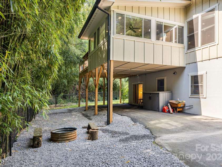 506 Hiawassee Avenue, Black Mountain, NC 28711.  MLS# CAR4265493, YatesRealty ID 24657. 