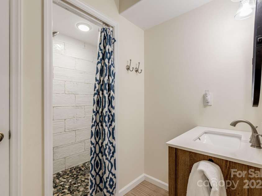 506 Hiawassee Avenue, Black Mountain, NC 28711.  MLS# CAR4265493, YatesRealty ID 24657. 