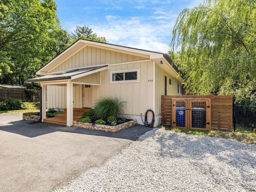 506 Hiawassee Avenue, Black Mountain, NC 28711.  MLS# CAR4265493, YatesRealty ID 24657. 