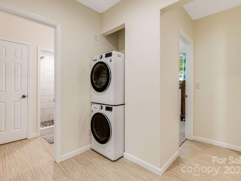 506 Hiawassee Avenue, Black Mountain, NC 28711.  MLS# CAR4265493, YatesRealty ID 24657. Apt laundry